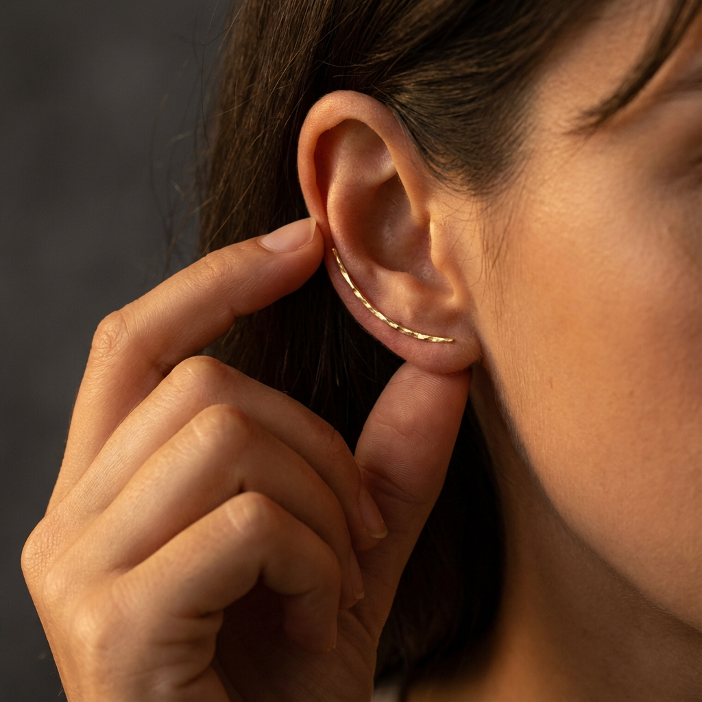 14k gold U-shaped hammered earrings