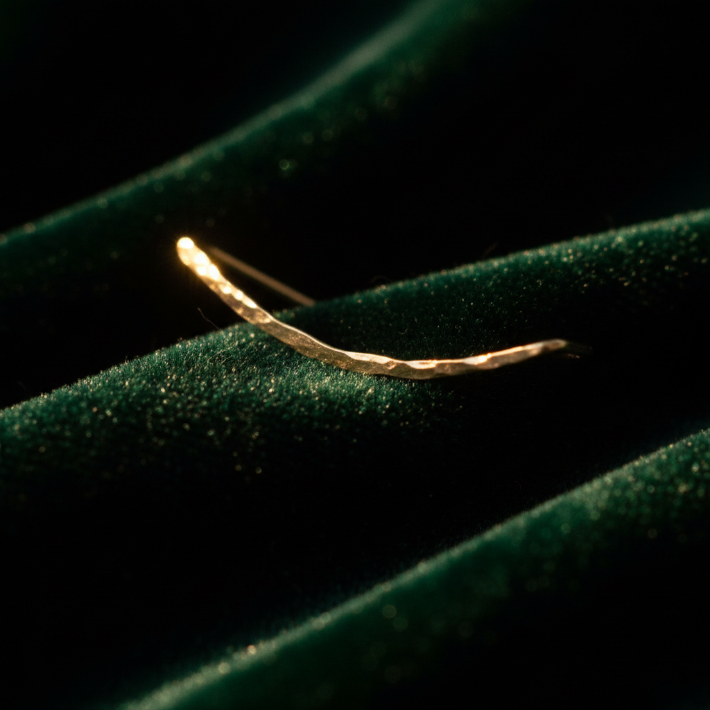 14k gold U-shaped hammered earrings